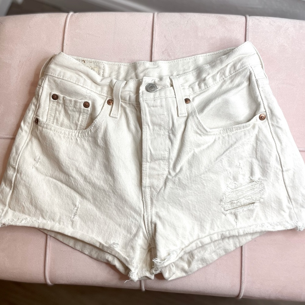White button up Levi’s shorts